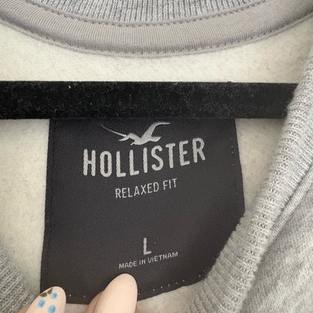 Hollister Graphic Crewneck Sweater - Size Large - Picture 3 of 4